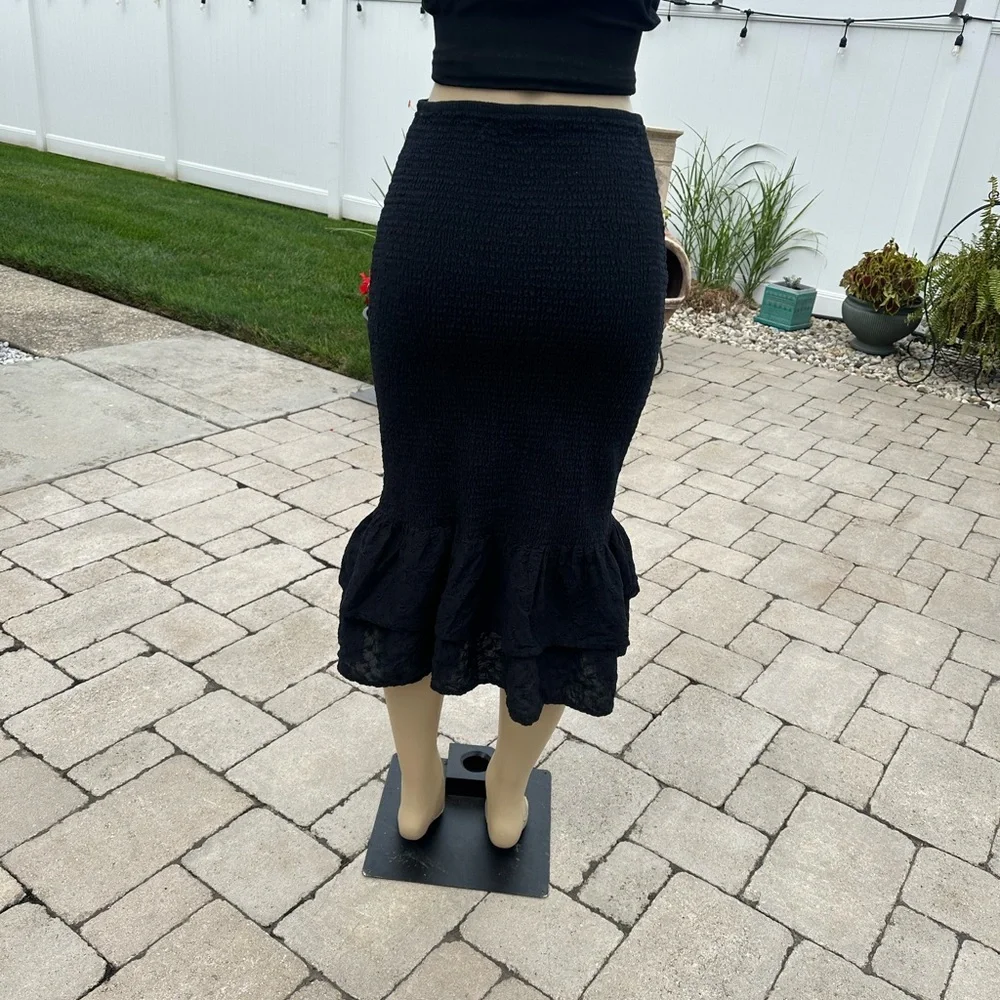 New ABERCROMBIE&FITCH Eyelet Smocked Midi Skirt Black Size L - Picture 2 of 5